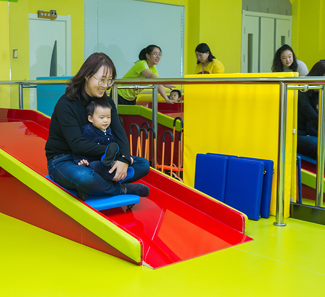 厚博睿恩亲子感统课(0-3岁)